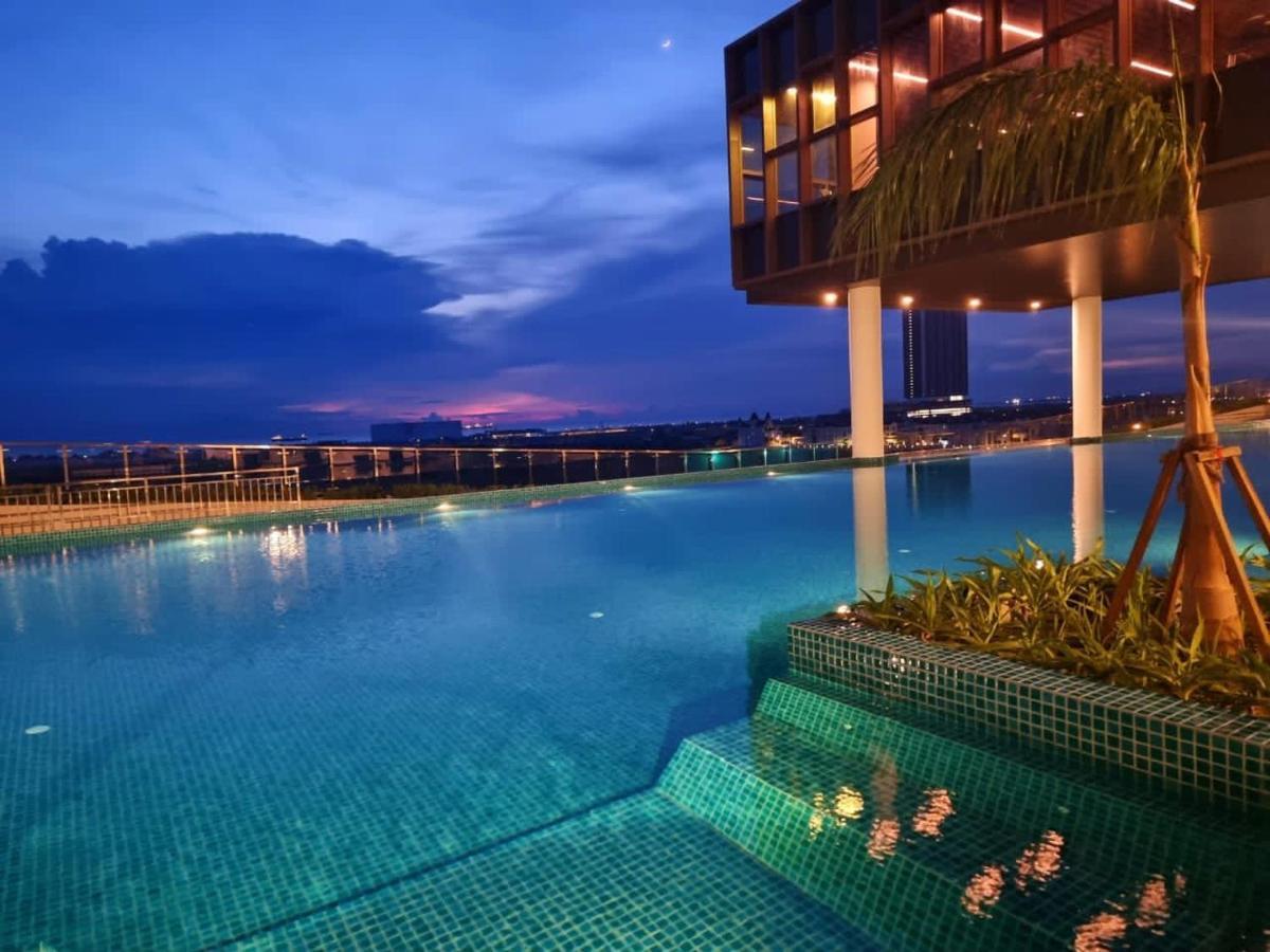 Luxury Couple Suites L Free Netflix L Massage Chair L Bathtub L Wifi 200Mbps L Town Area Bali Residence Malacca Exterior photo