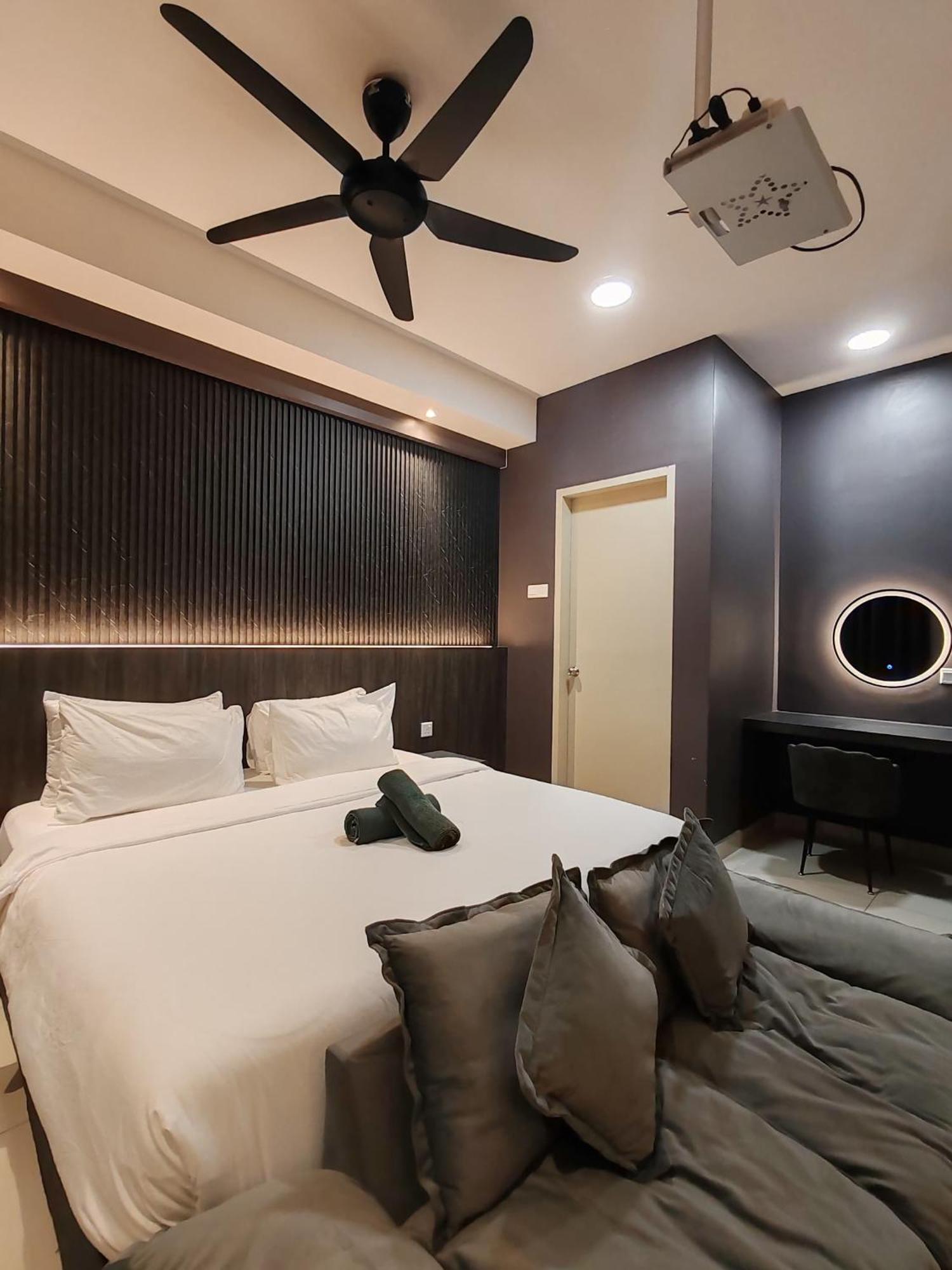 Luxury Couple Suites L Free Netflix L Massage Chair L Bathtub L Wifi 200Mbps L Town Area Bali Residence Malacca Exterior photo